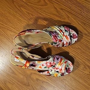 Naturalizer floral wedges